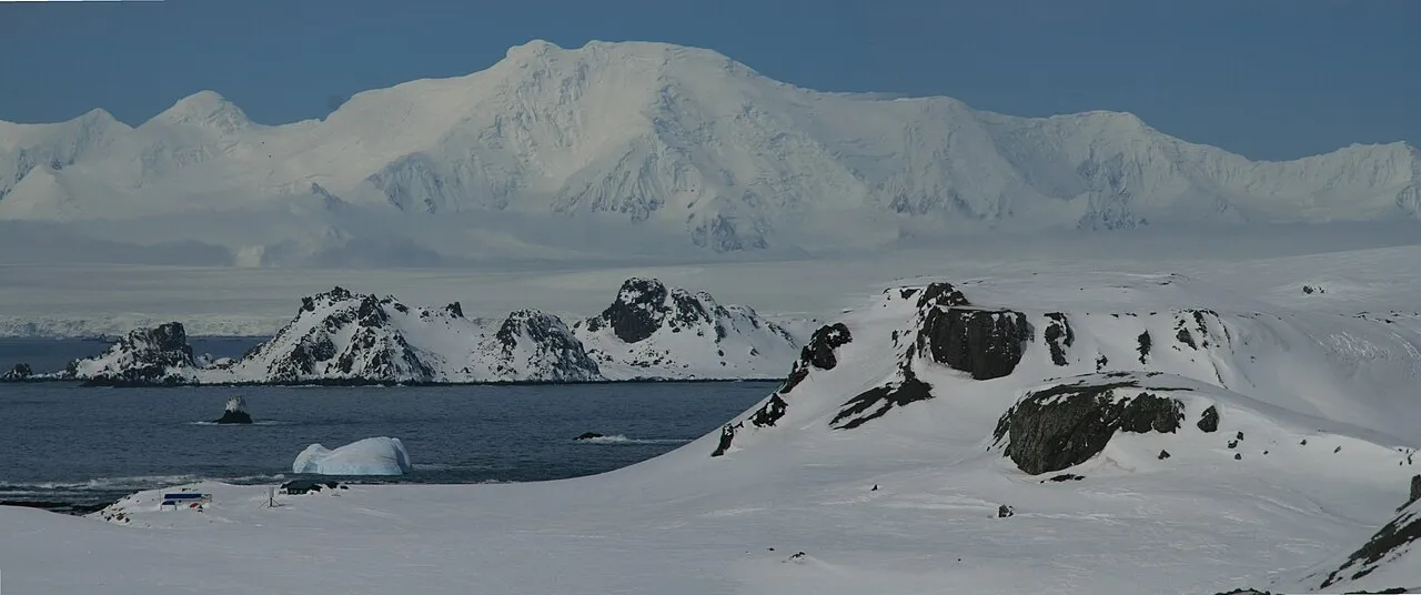 利文斯顿岛(Livingston Island)